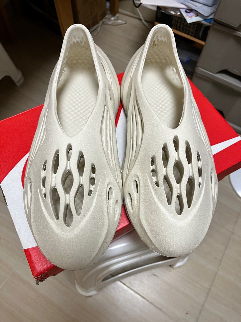 Adidas foam runner, 男裝, 鞋, 波鞋 - Carousell