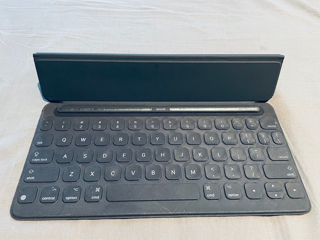 iPad 9th, 8th, 7th gen: How to Connect Apple Smart Keyboard 