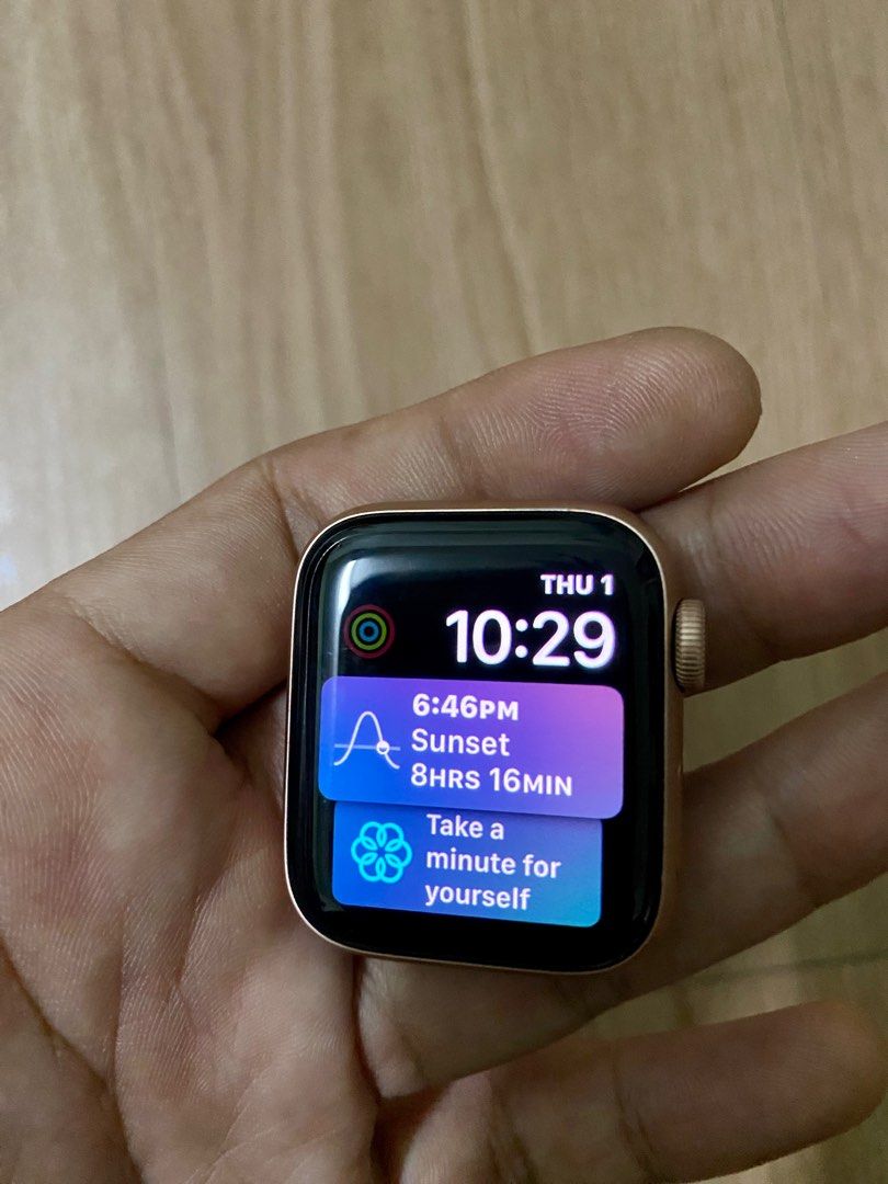 Apple Watch SE GPS Cellular 40mm Gold Aluminum Case with Plum