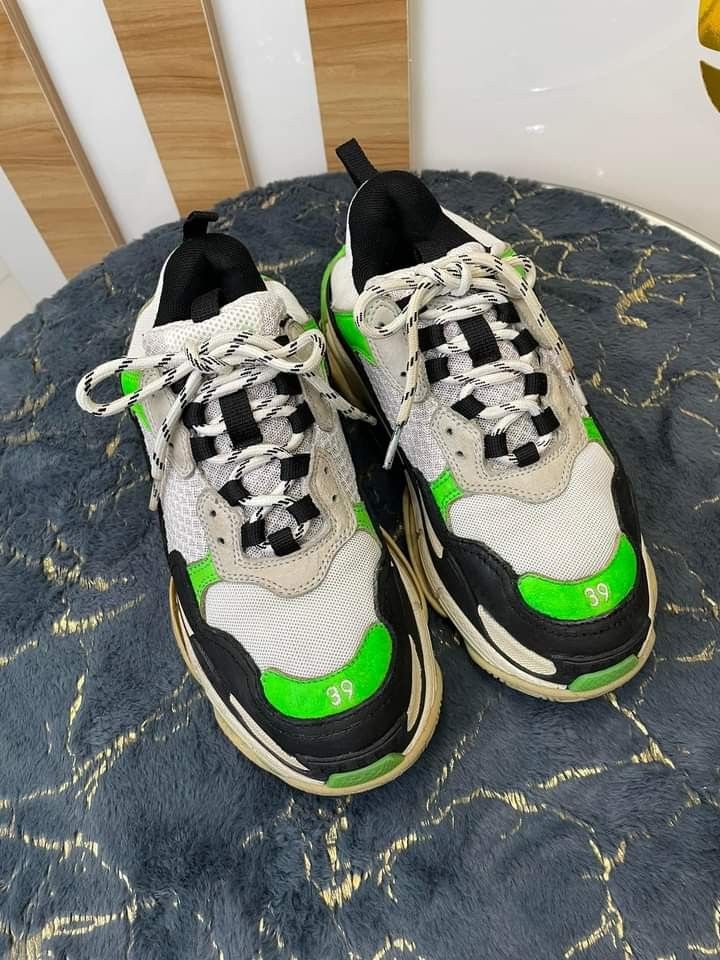 Balenciaga triple s size 8.5 clearance