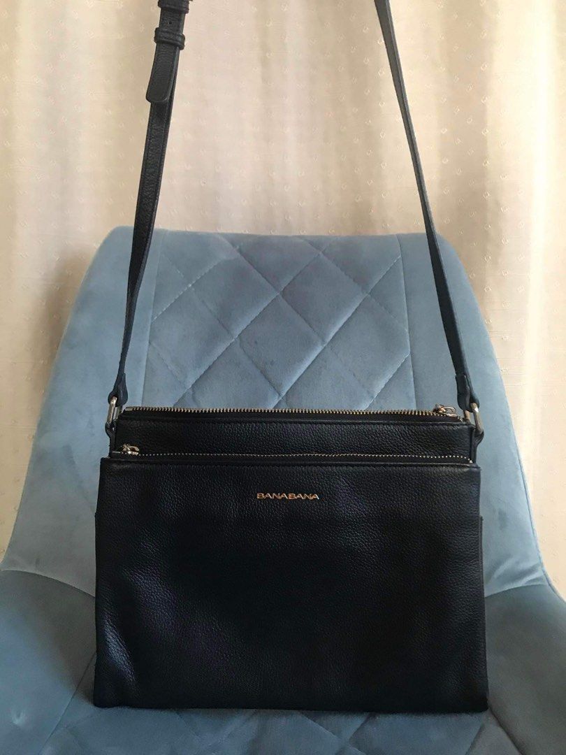 BanaBana Classic Sling (Category: Cross-body Bags) located in Cagayan de Oro. Submitted by borse_de_amore (Listing ID 1201908658, Image 2). Description: BanaBana Classic Sling Rank AB++ no major flaws. Minor rub only on Corner not halata. Genuine leather very classy design. Fits Long Wallet and Big fones etc. gold pa hardware malinis interior and Lots of compartment. With Magnetic closure and Zippered closure 🏷1,680 Only MOP: 🚫No Shopee Checkou