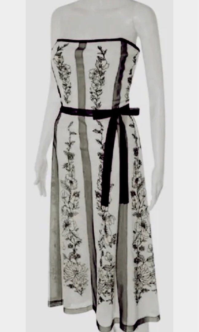 BCBG corset embroidered beige tulle dress (Category: Dresses) located in Donsol. Submitted by saksthriftavenuebyluckymaria8 (Listing ID 1202004677, Image 1). Description: size 2 fits S to M very expensive chest 16-18.5in empire cut waist 13-14in from armpit to hem - length 37in armhole 8in excellent condition gently used bit stretchable zipper closure - back part.
