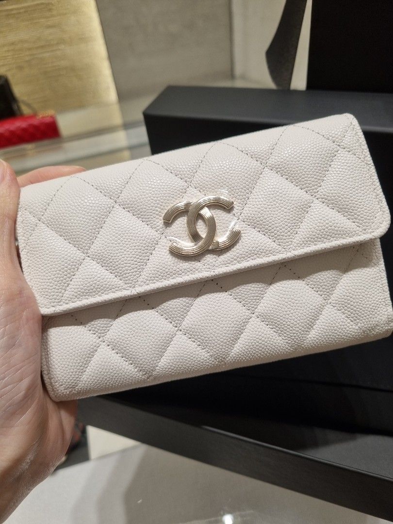 BNIB Chanel 23C Medium Flap Wallet White Cavier, Women's Fashion