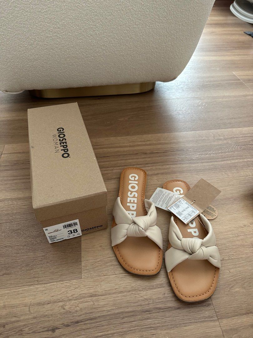 BNWT gioseppo leather Estill sandals in cream Women s Fashion