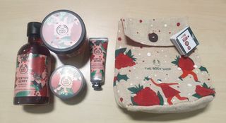 BodyShop > Little Gift Pouch Festive Berry Christmas Gift SET <