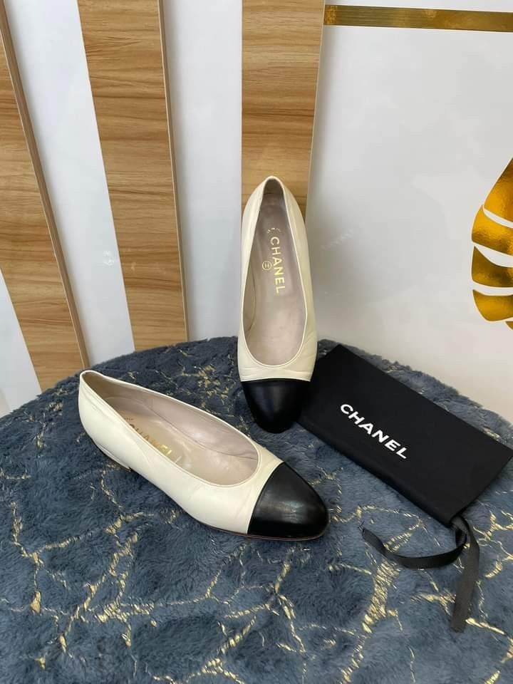 Chanel flat shoes Authentic Rank A AB Size EU 36 US 6 23.5cm in women 16 980 shipping fee