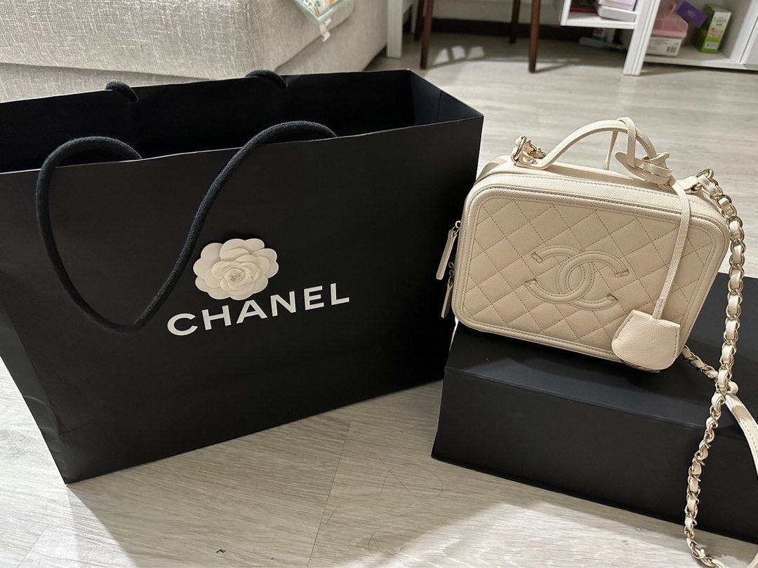 Chanel vanity case 21 store