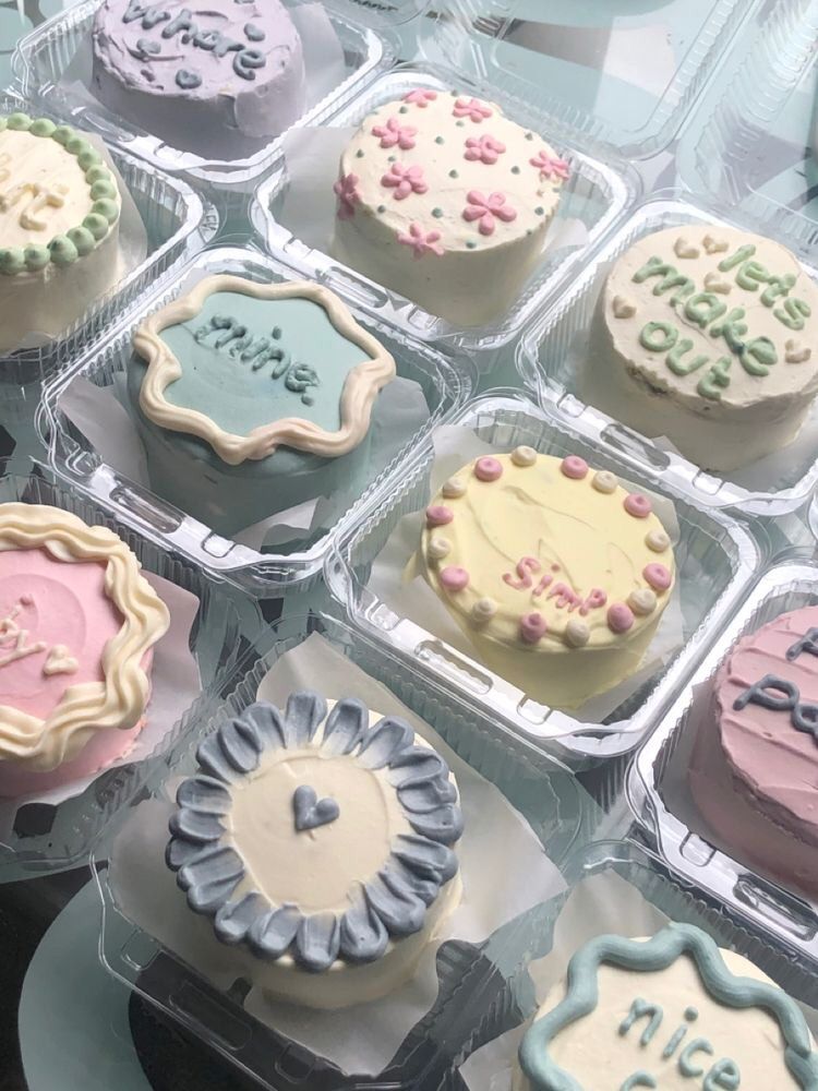 Cupcake (Category: Homemade Bakes) located in Las Pinas. Submitted by shars08 (Listing ID 1201878611, Image 3). Description: Customized cupcakes or bento cakes Cupcakes simple design ₱30 Bento cakes simple design ₱120.