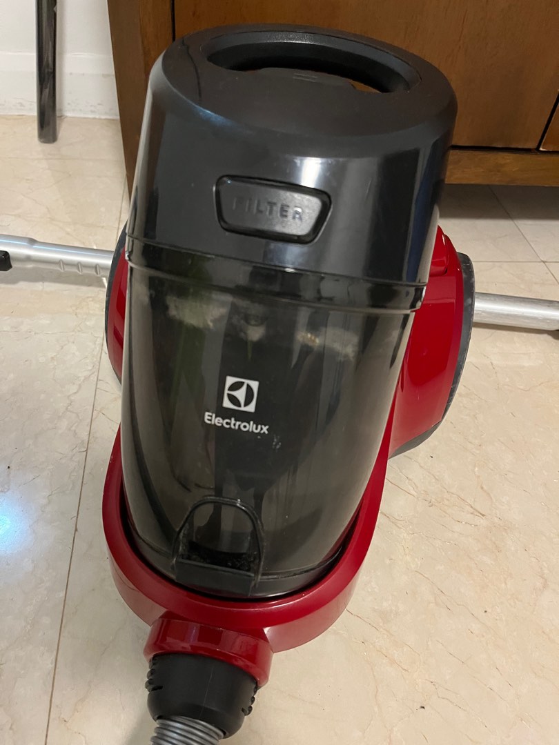 Electrolux Bagless Vacuum Cleaner, TV & Home Appliances, Vacuum Cleaner & Housekeeping on Carousell