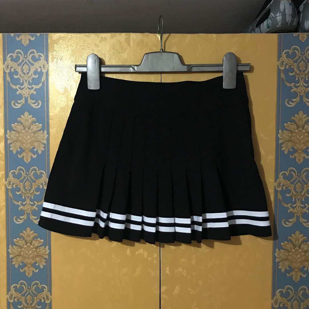 H&m cheerleader sales skirt