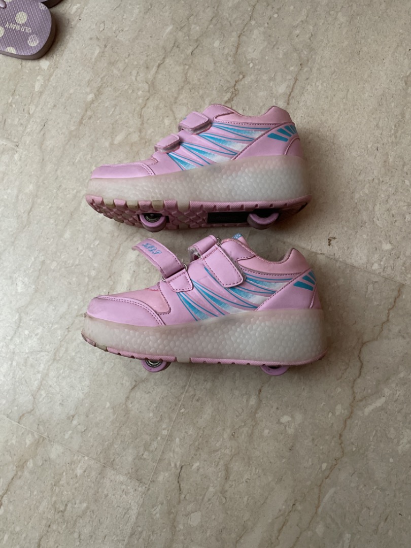Kids wheelie shoes