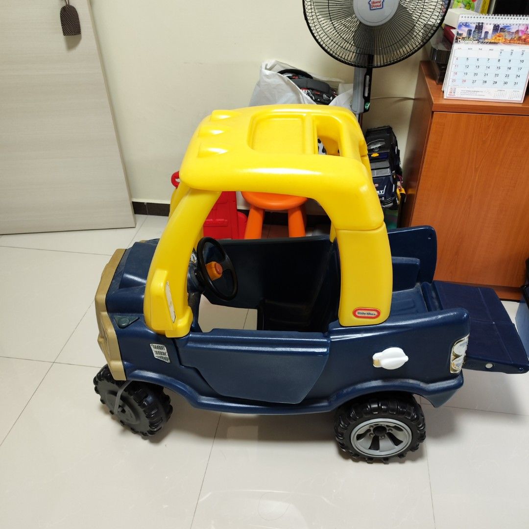 Little Tikes 620744 Cozy Truck Blue with petrol pump Hobbies