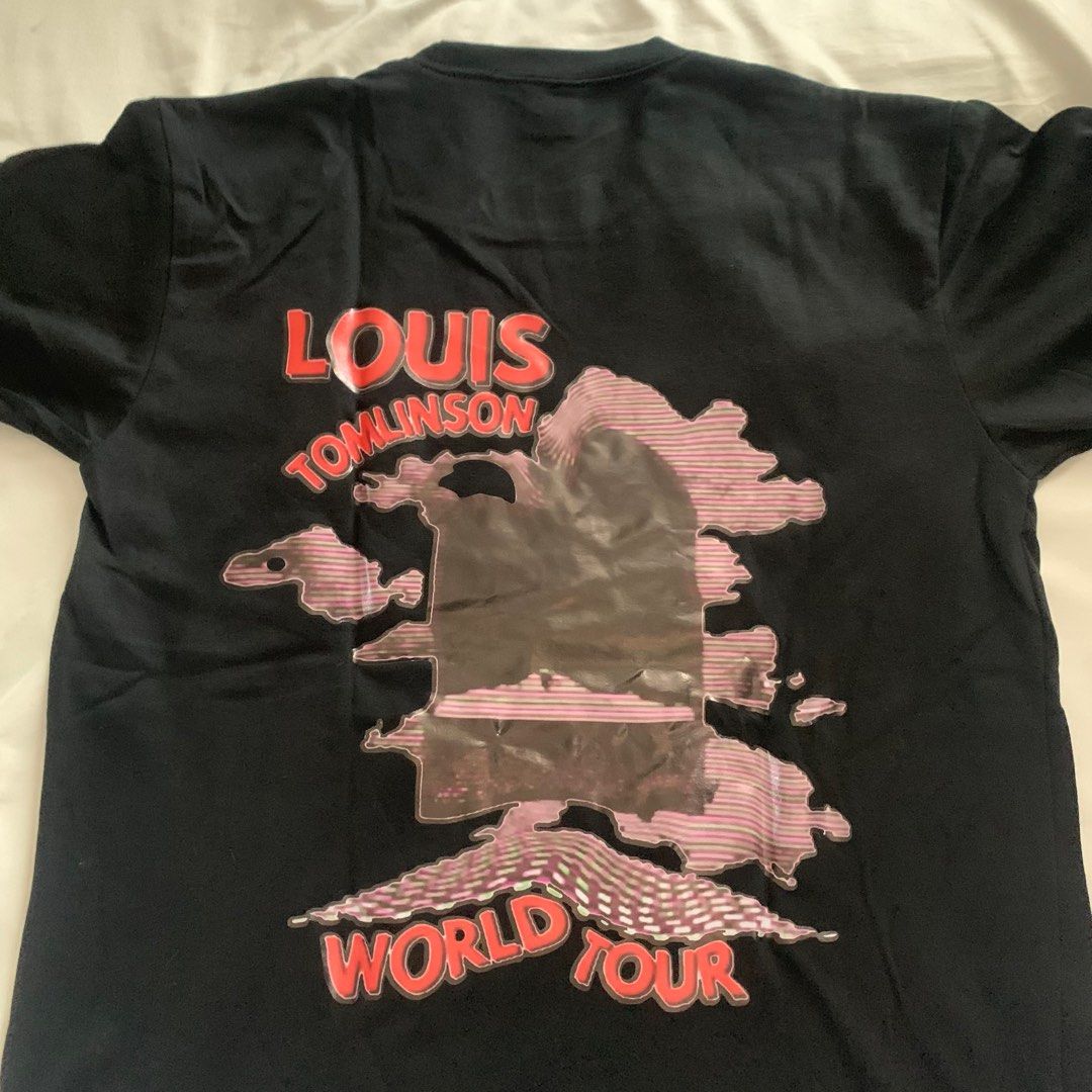 Louis Tomlinson UNOFFICIAL Merch (Category: Shirts) located in Santa Rosa. Submitted by mrjrbtrc_ (Listing ID 1201904531, Image 2). Description: Shirt is in size medium Brand shirt is Active Wear RFS: need funds.