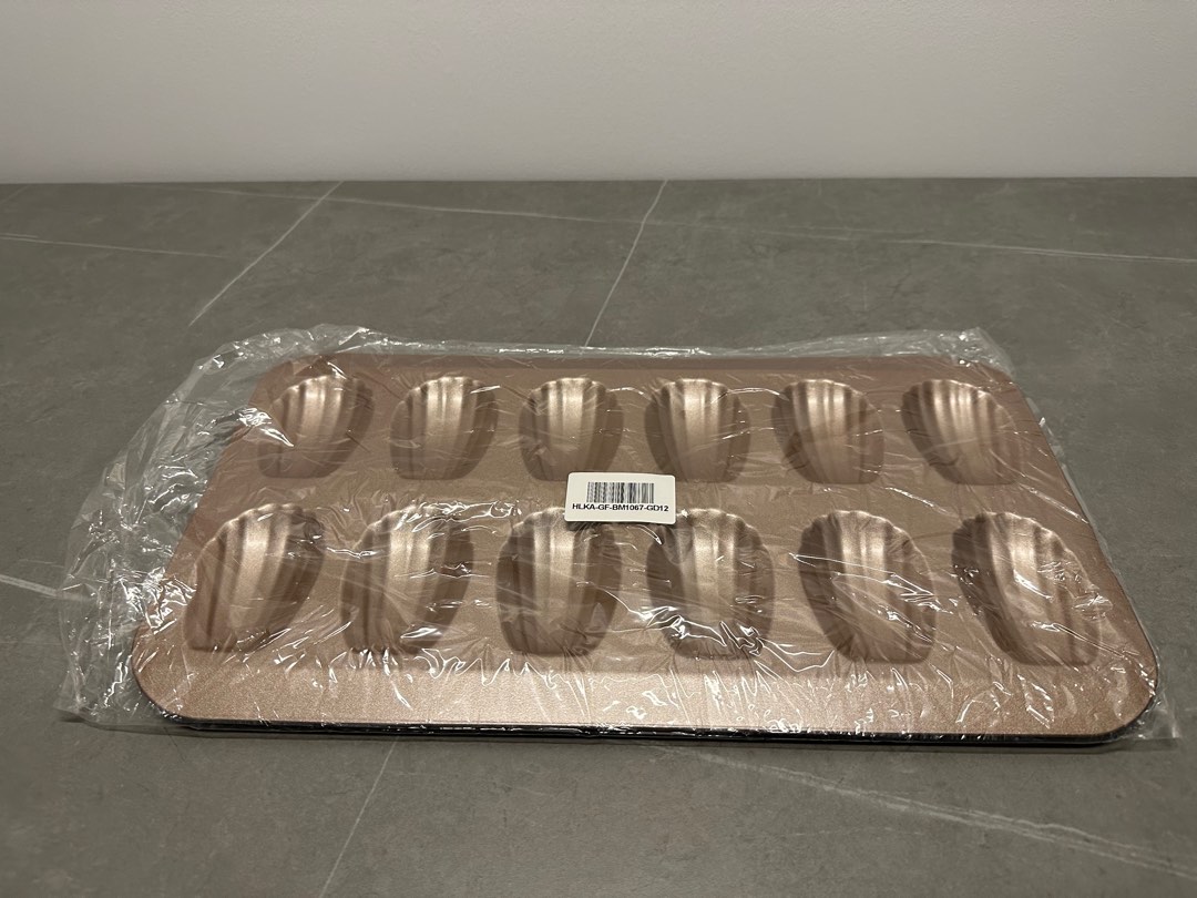 Madeleine tray mould, Furniture & Home Living, Kitchenware & Tableware