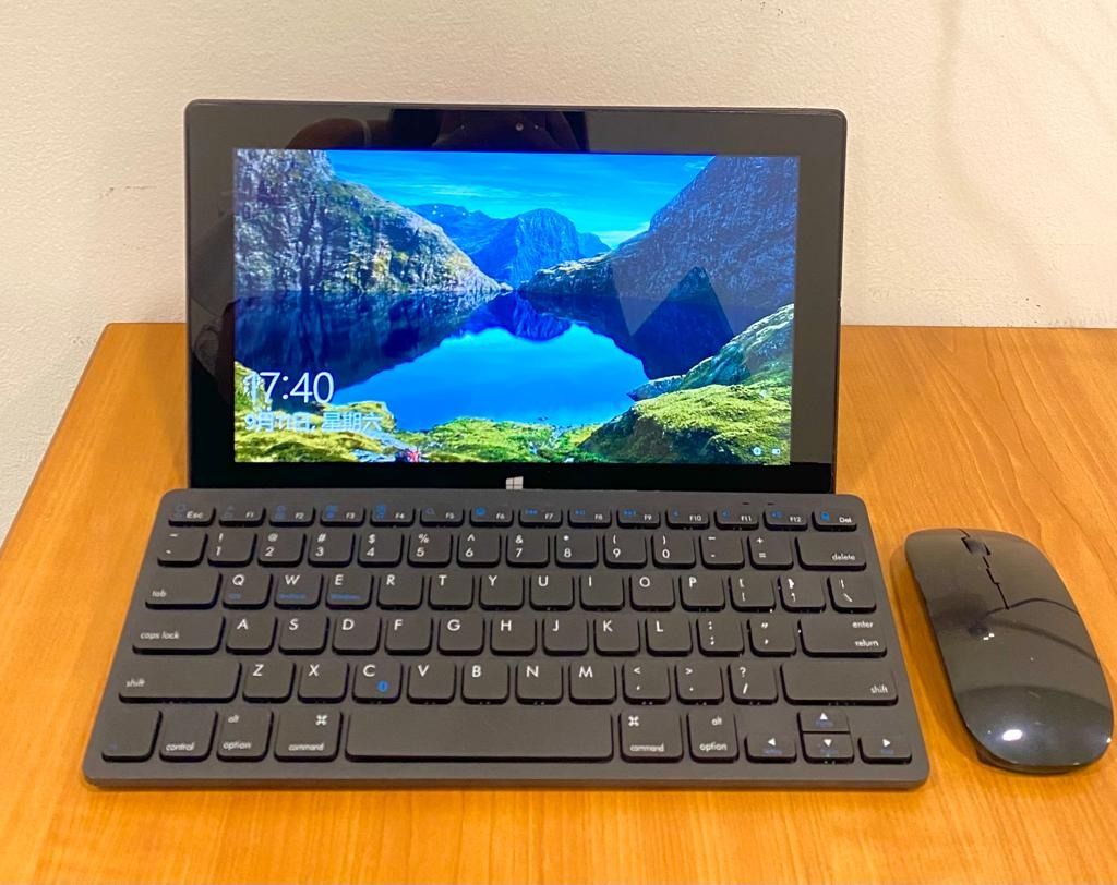 Microsoft Surface Pro - Windows 10 - Intel i5 processor - 11" inch