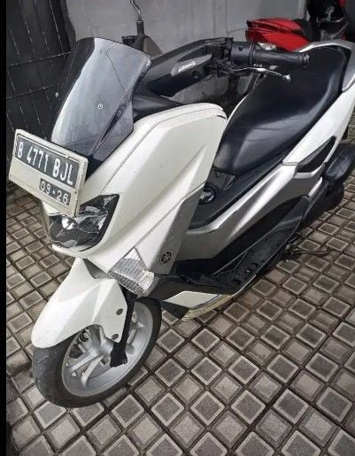 Yamaha nmax 2016 putih pajak panjang lengkap, Motor di Carousell