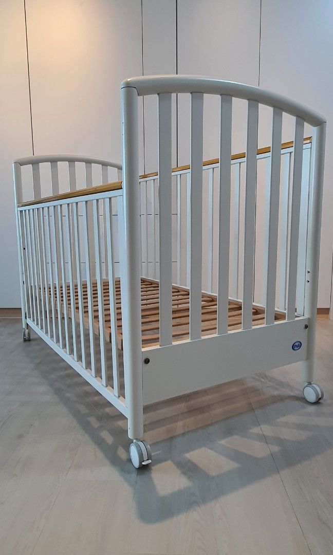 Pali baby/toddler cot, Babies & Kids, Baby Nursery & Kids Furniture