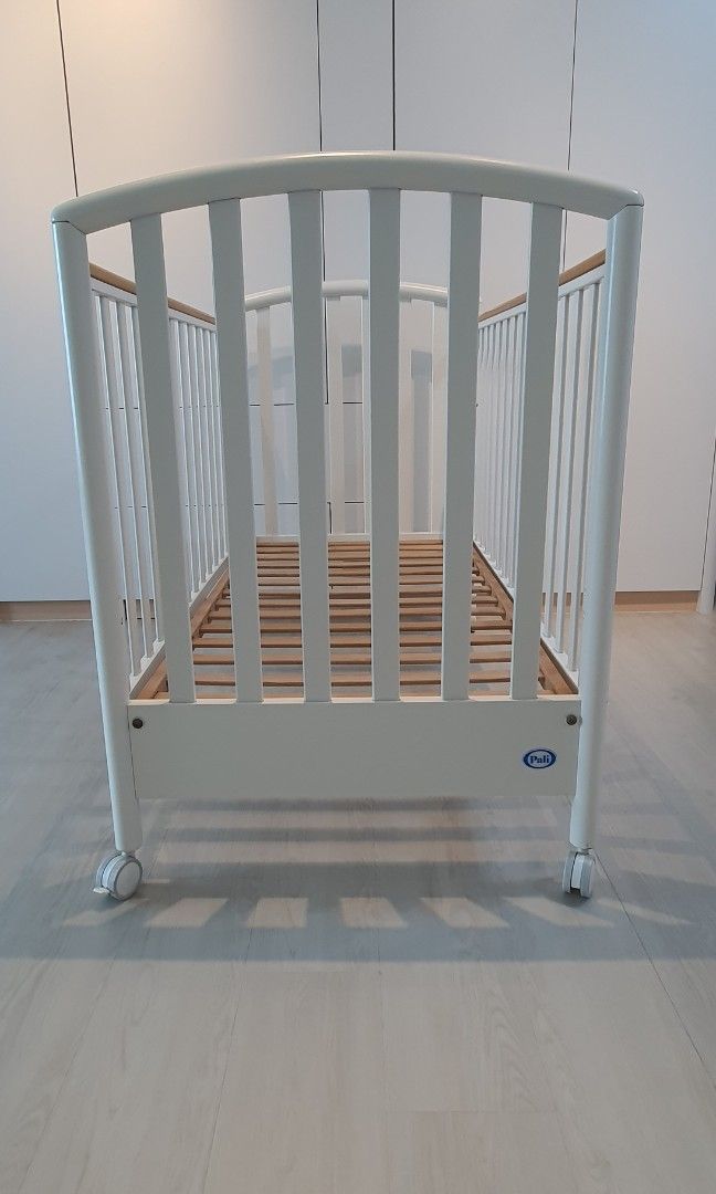 Pali baby/toddler cot, Babies & Kids, Baby Nursery & Kids Furniture