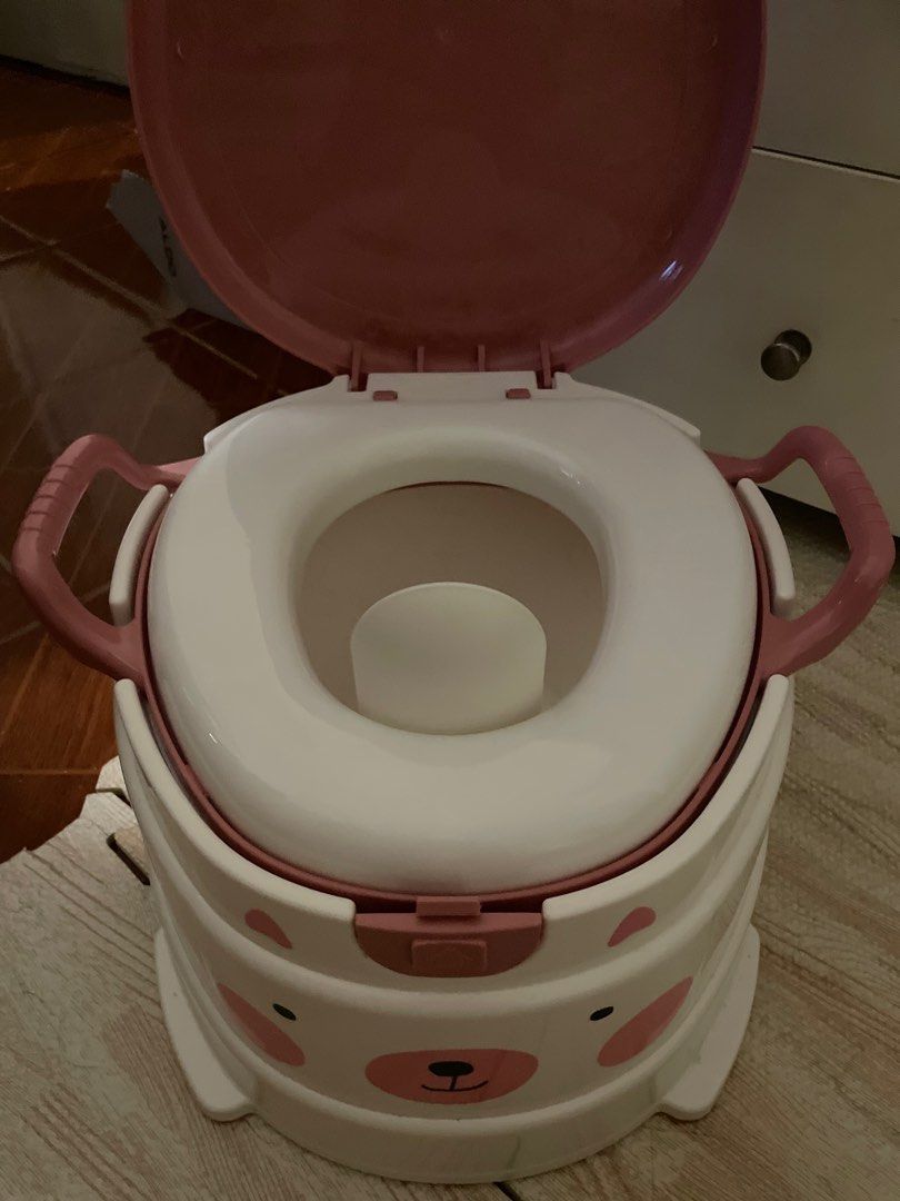 Potty Chair (Never Used) (Category: Toilet Training) located in Pasig City. Submitted by erikaong (Listing ID 1201980108, Image 3). Description: Like New- never used Toilet seat is removable RFS: Never used it. My baby was potty trained straight in the toilet.