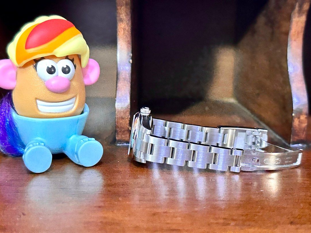 Rolex OP26 Grape 176200 (Category: Watches) located in Singapore. Submitted by cinlye (Listing ID 1201946313, Image 2). Description: Watch: Rolex Oyster Perpetual 26mm Red Grape Model: 176200 Warranty Card Dated: December 2020 Condition: Well worn, no dings or dents. Price: $6,800 (firm) - sale only, no trades Package: Refer to photos. Add $300 for box. This is a discontinued model with the new NFT card. Great to buy and wear with no babying. Tha