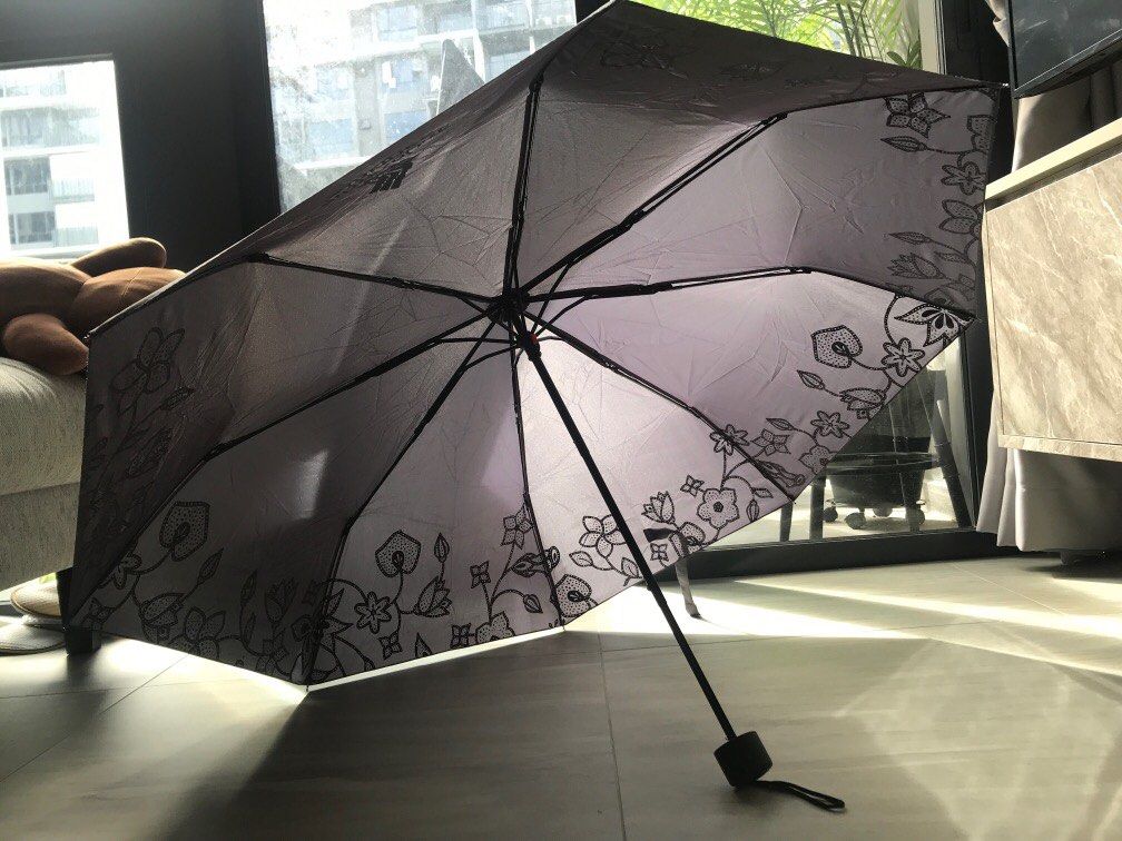 Brand New Singapore Airlines Umbrella in SIA Batik Dark Grey, Hobbies