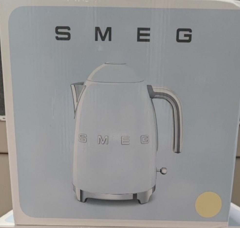 SMEG kettle and bread toaster, TV & Home Appliances, Kitchen Appliances