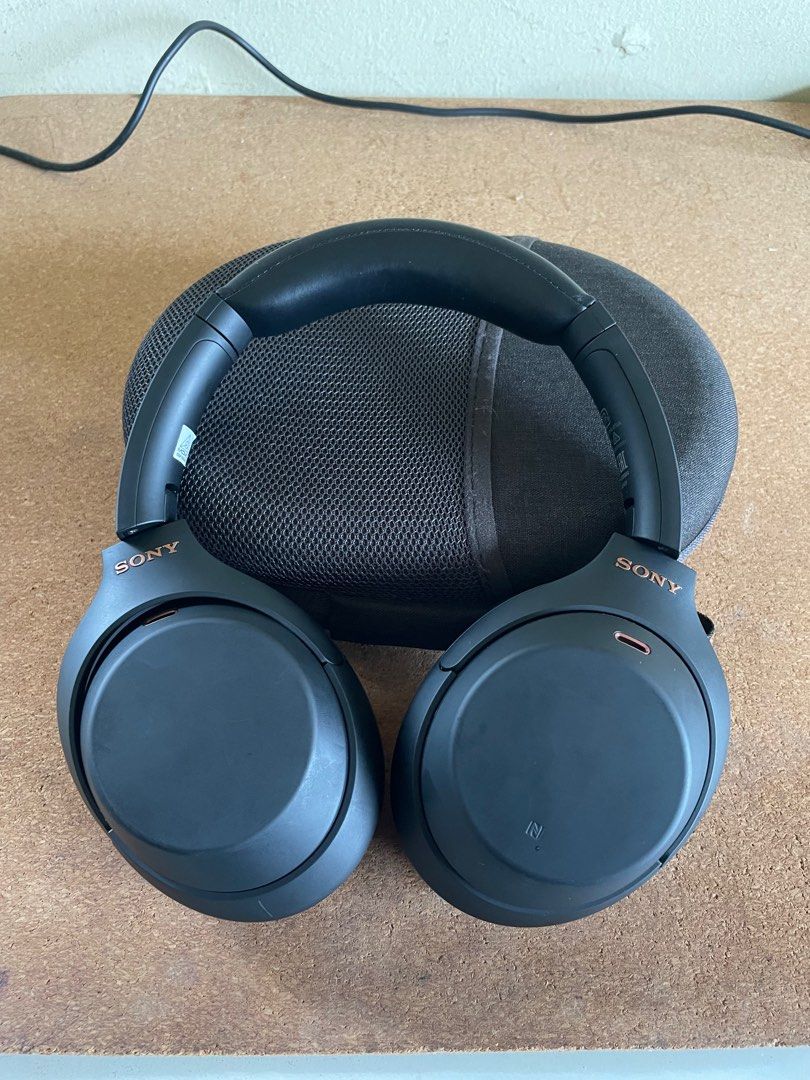 Sony WX 1000XM4 Noice Cancelling Headphones Black
