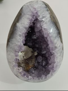 Special Amethyst Egg with Quartz and calcite geode