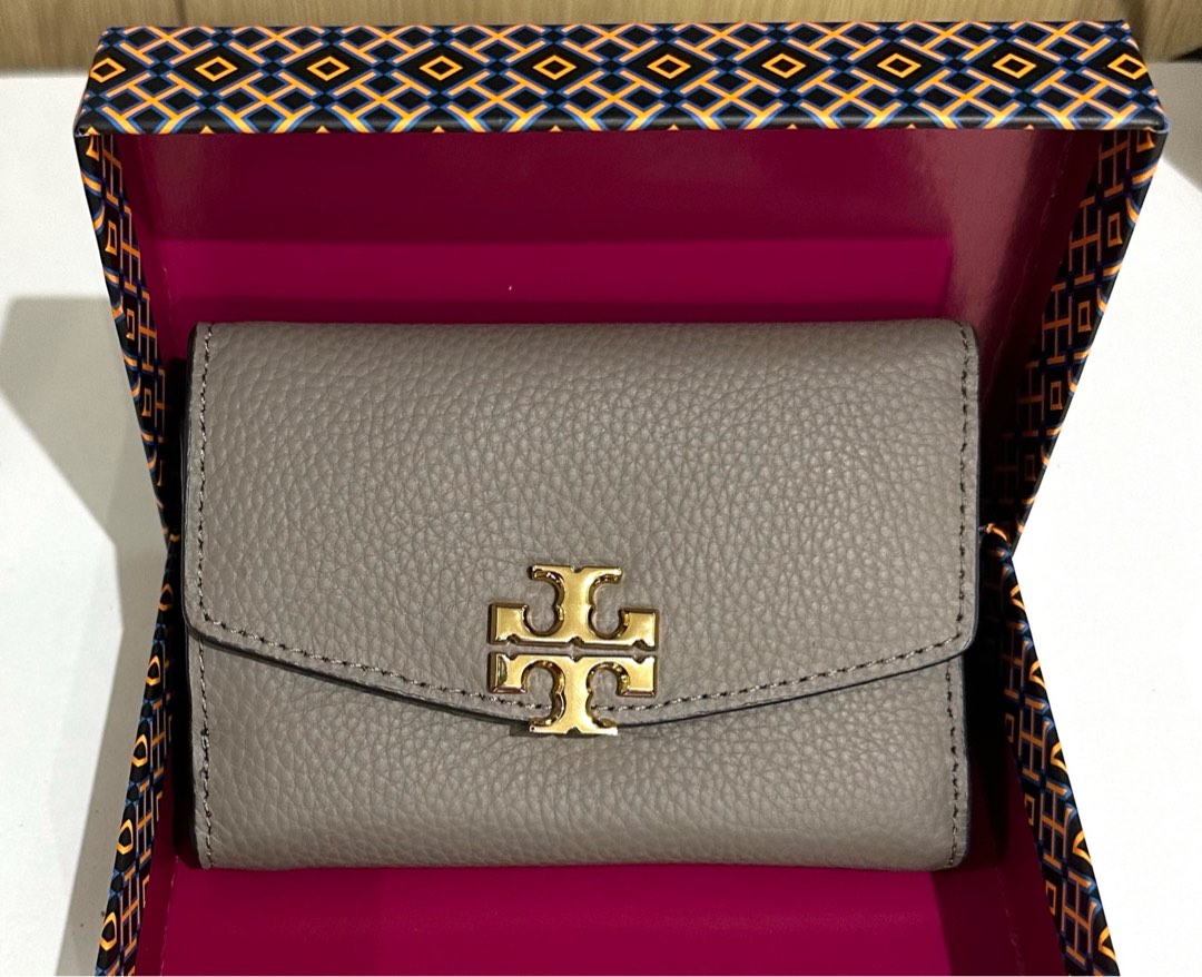 Tory Burch Trifold Wallet, Luxury, Bags & Wallets on Carousell