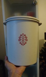 Vintage Tupperware 6L Canister (used)