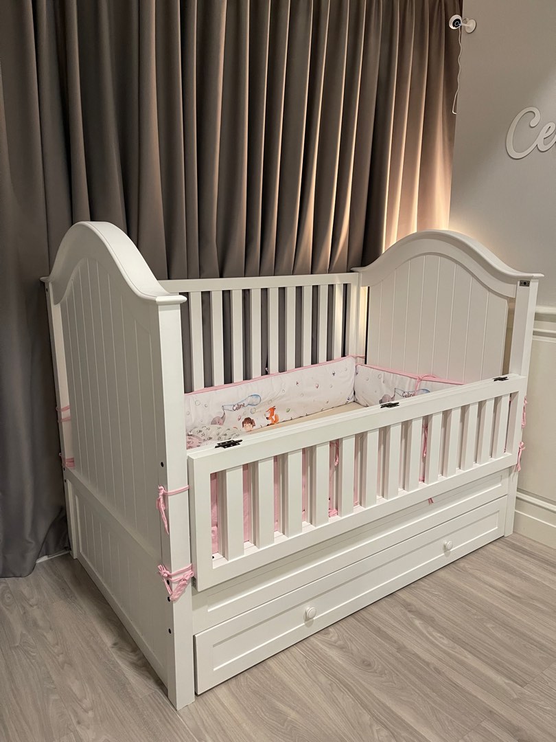 Very Rarely Used! Baby Crib Vine to Kids size 90 x 150, Babies & Kids