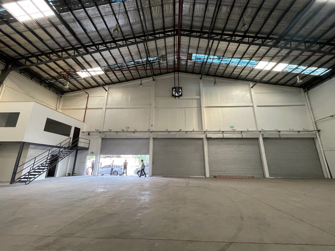 Warehouse for lease C5 pasig (Category: Commercial) located in Makati City. Submitted by keilah.merealty (Listing ID 1201943554, Image 2). Description: Warehouse for Lease Located along C5 Pasig High ceiling Single phase Inside secured compound Rental rate: 550 pesos/sqm exclusive of vat for covered No additional charges .