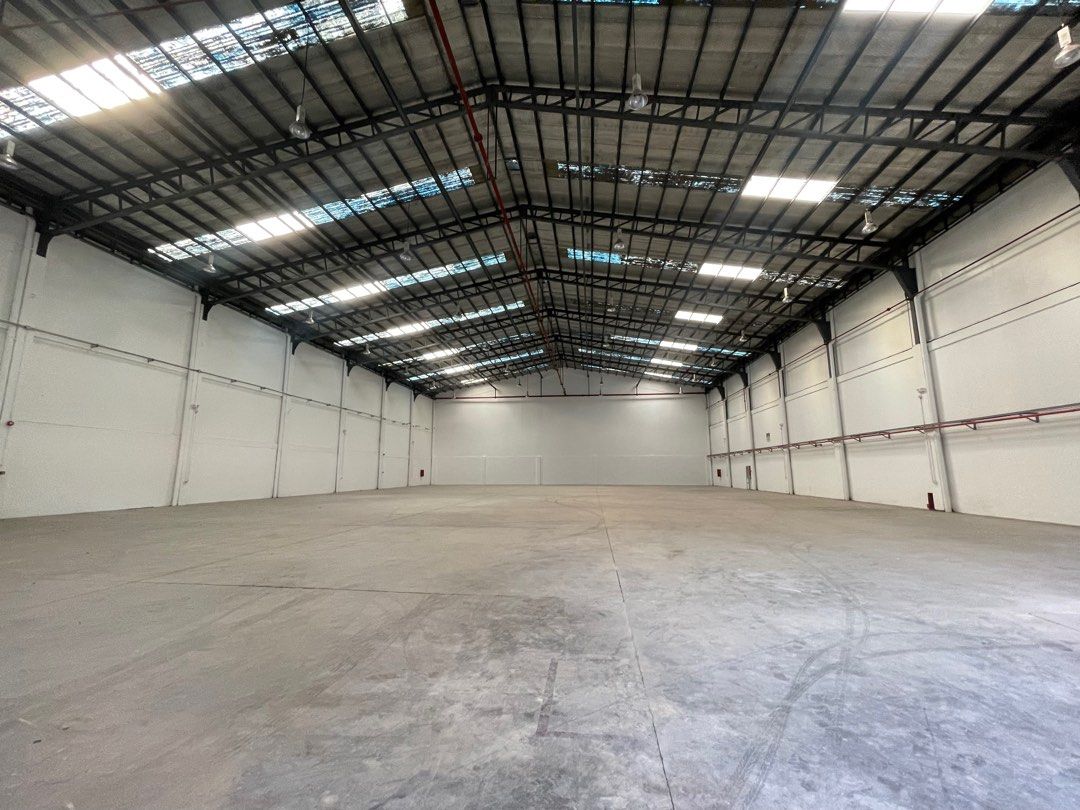 Warehouse for lease C5 pasig (Category: Commercial) located in Makati City. Submitted by keilah.merealty (Listing ID 1201943554, Image 1). Description: Warehouse for Lease Located along C5 Pasig High ceiling Single phase Inside secured compound Rental rate: 550 pesos/sqm exclusive of vat for covered No additional charges .