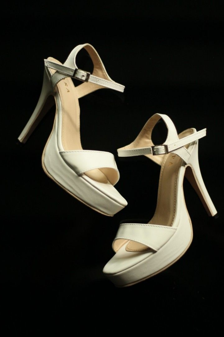 White high heels bridal sandals (Category: Sandals) located in Quezon City. Submitted by sjtan09 (Listing ID 1201861666, Image 1). Description: Kara Zapatos white high heels used twice for wedding event size 6.