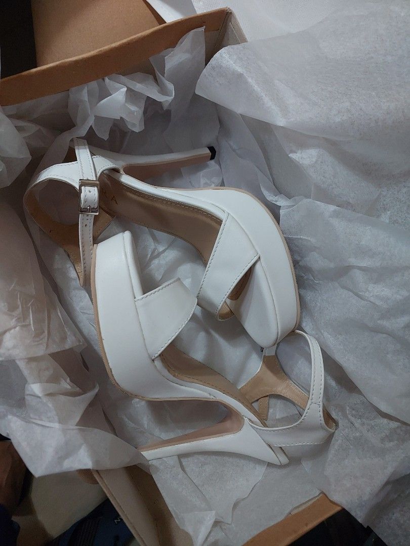 White high heels bridal sandals (Category: Sandals) located in Quezon City. Submitted by sjtan09 (Listing ID 1201861666, Image 2). Description: Kara Zapatos white high heels used twice for wedding event size 6.