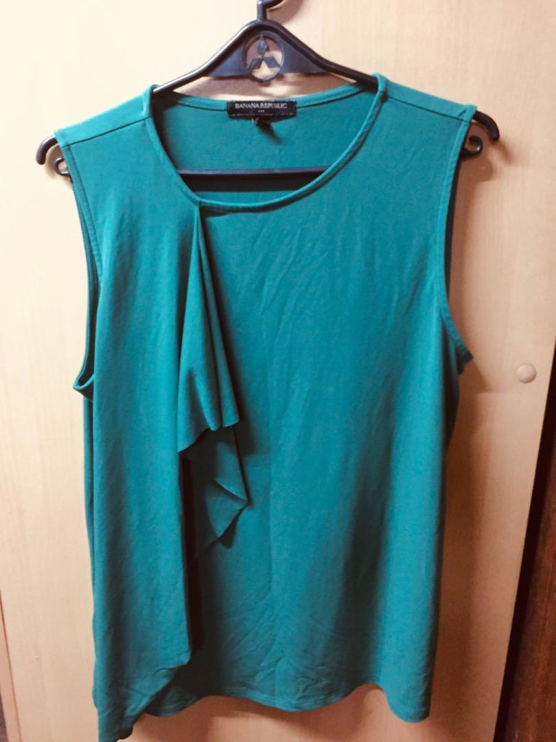 Banana Republic Sleeveless Top (Category: Sleeveless) located in Manila. Submitted by sunshower1232 (Listing ID 1141038038, Image 2). Description: Banana Republic Sleeveless Top Made in Vietnam 🇻🇳 In very good condition No flaws. No issues. Color may vary due to lighting Send pm for details .