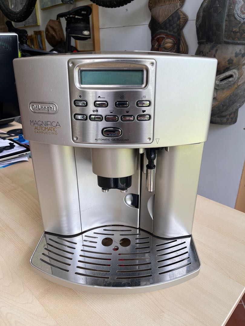 espresso maker DeLonghi Magnifica 