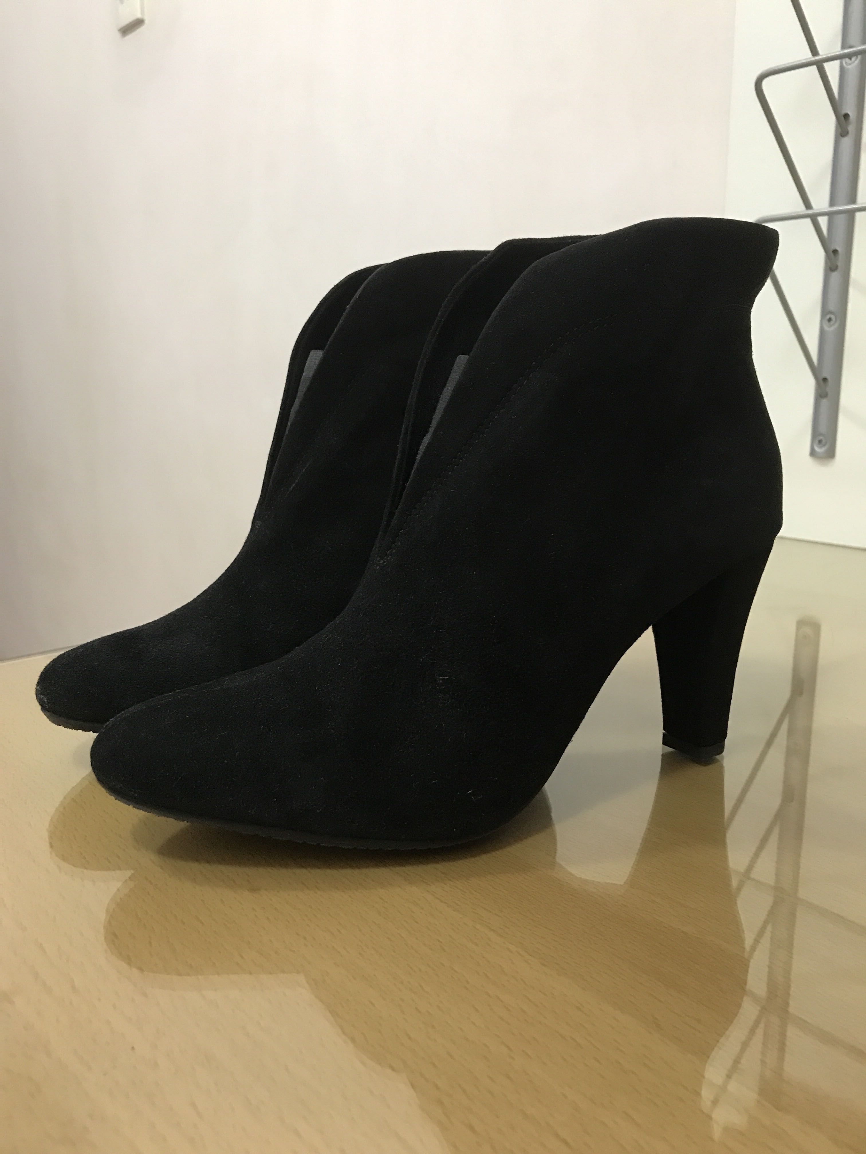 Carvela rida best sale boots black