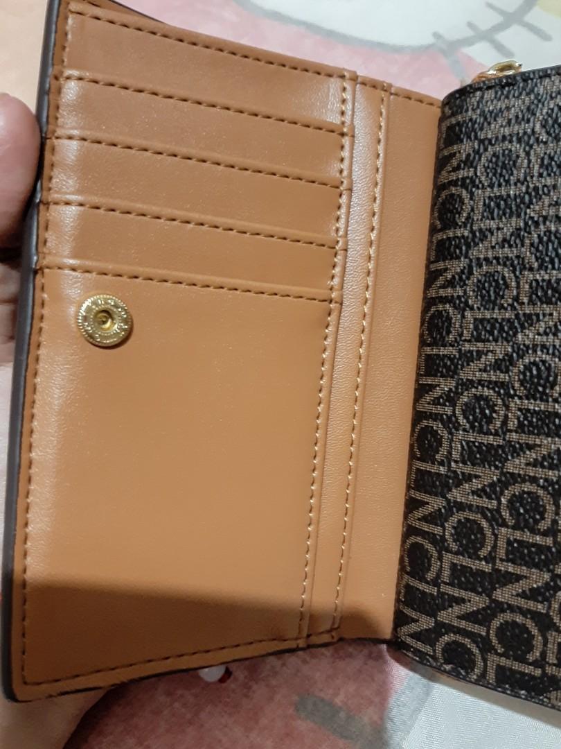 CLN on Instagram: Carry around the Safiyya Wallet with ease anytime. Check  out our Wallet Collection online at CLN.COM.PH