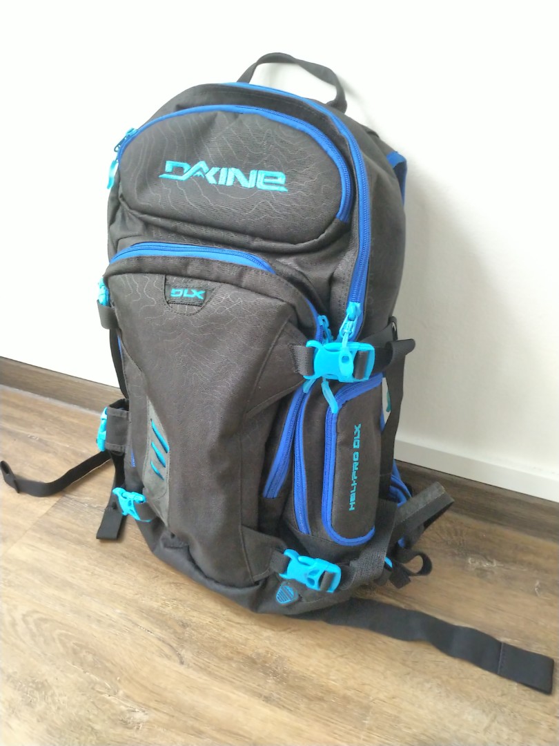 Dakine Heli Pro DLX Backpack hiking snowboard skateboard Sports