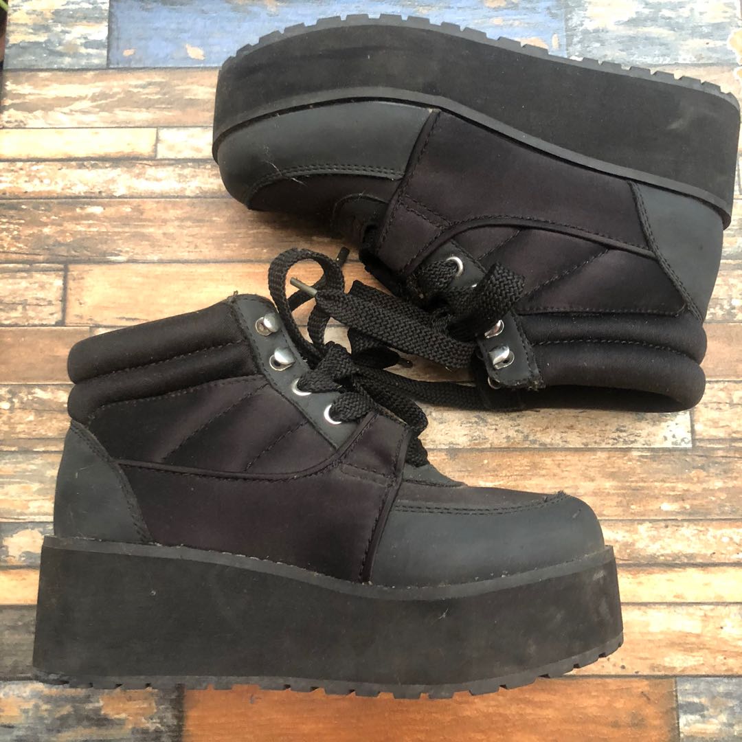 H&m divided deals platform boots