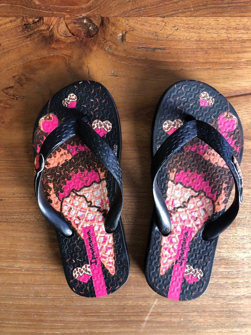 Girls ipanema clearance flip flops
