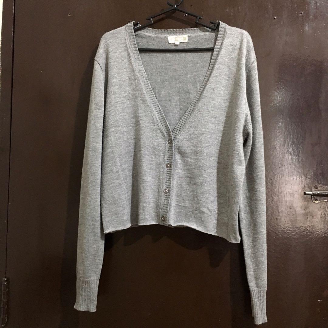 Lady Star Gray Cropped Cardigan (Category: Coats, Jackets and Outerwear) located in Quezon City. Submitted by thriftees21 (Listing ID 1141080105, Image 1). Description: Super nice cropped cardigan 10/10 ww large on tag small to med.