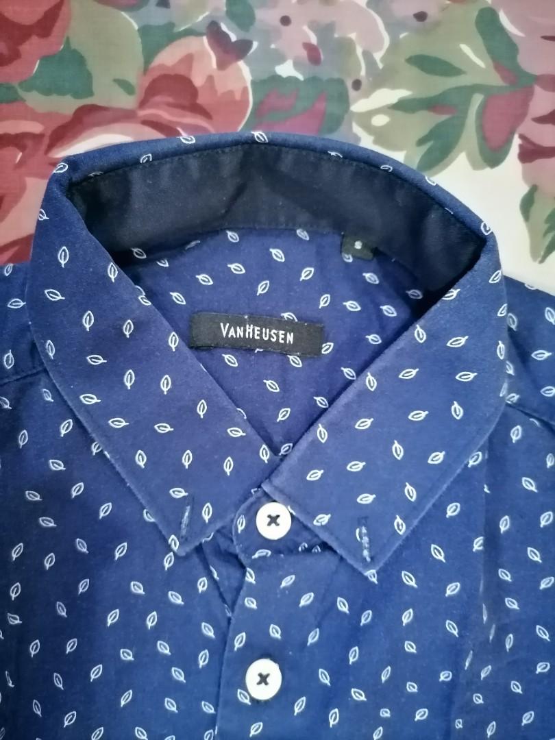 Long-sleeved (Category: Longsleeves) located in Quezon City. Submitted by jongloyd (Listing ID 1141026413, Image 3). Description: Long-sleeved VanHeusen Small Blue Leafy White design combi. Like new. Perfect for corporate, casual party attire. RFS: Nakatabaan dina nagagamit Nakatago nalang..