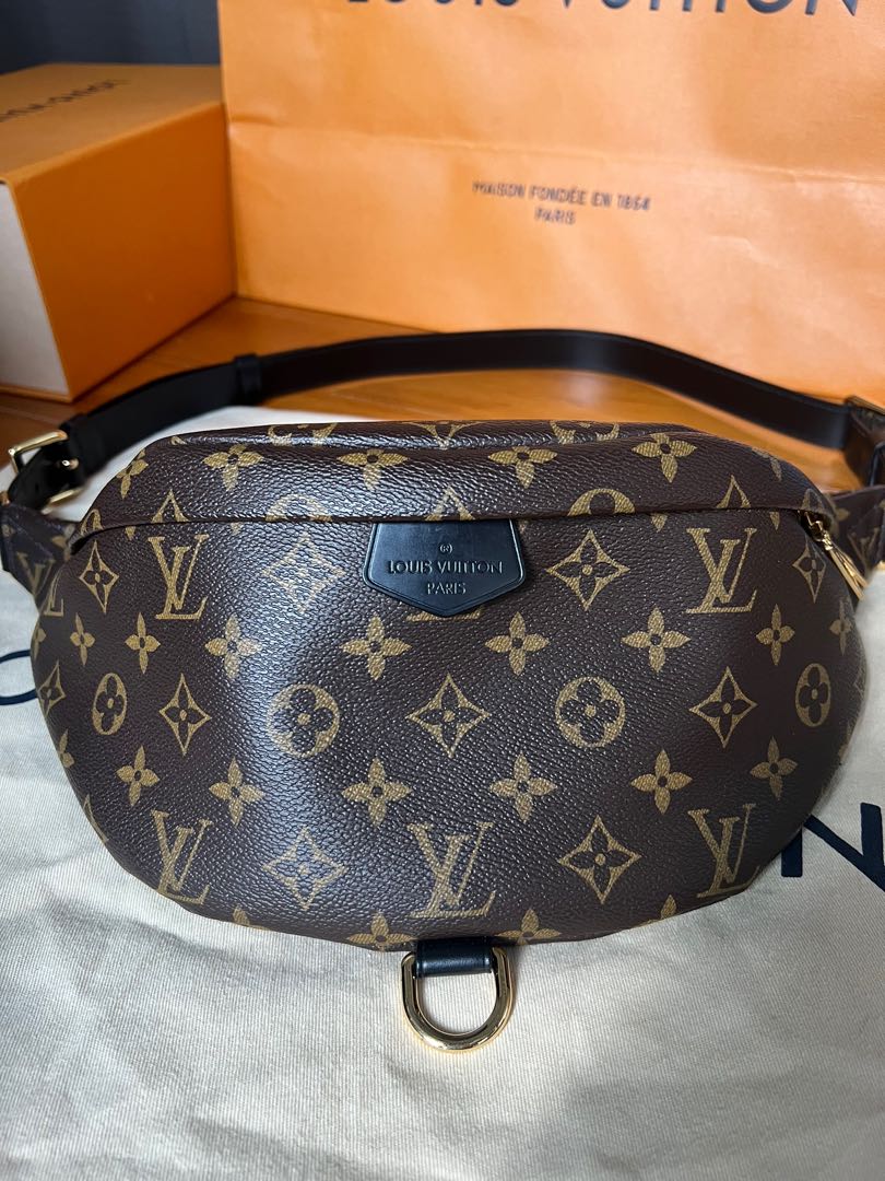LOUIS VUITTON Large Black Luggage Tag, Men's Fashion, Bags, Belt bags,  Clutches and Pouches on Carousell