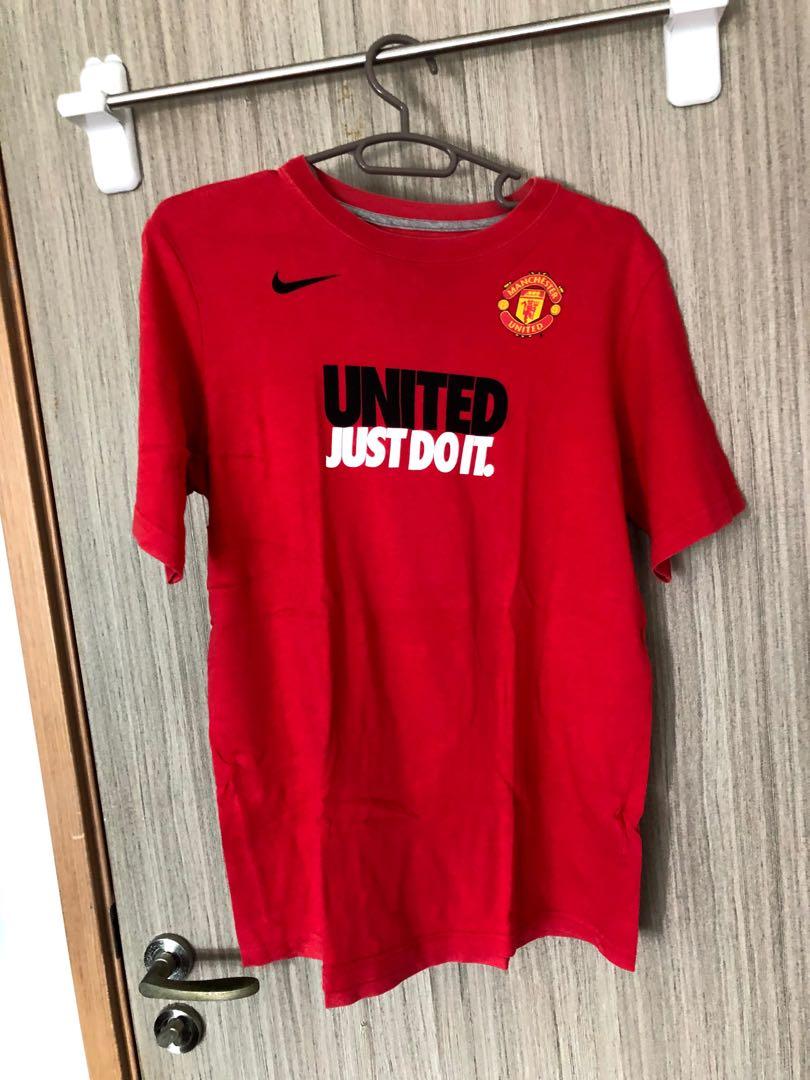 Manchester united nike t shirt deals