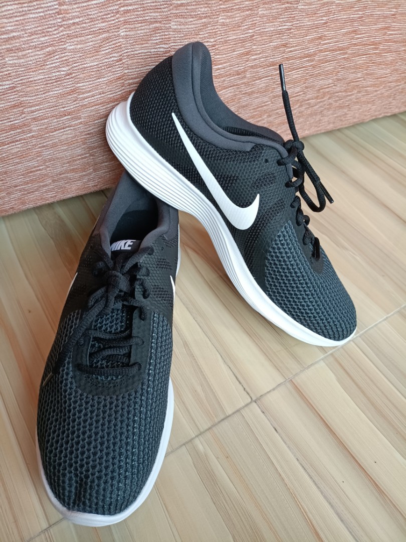 intersport nike revolution 4