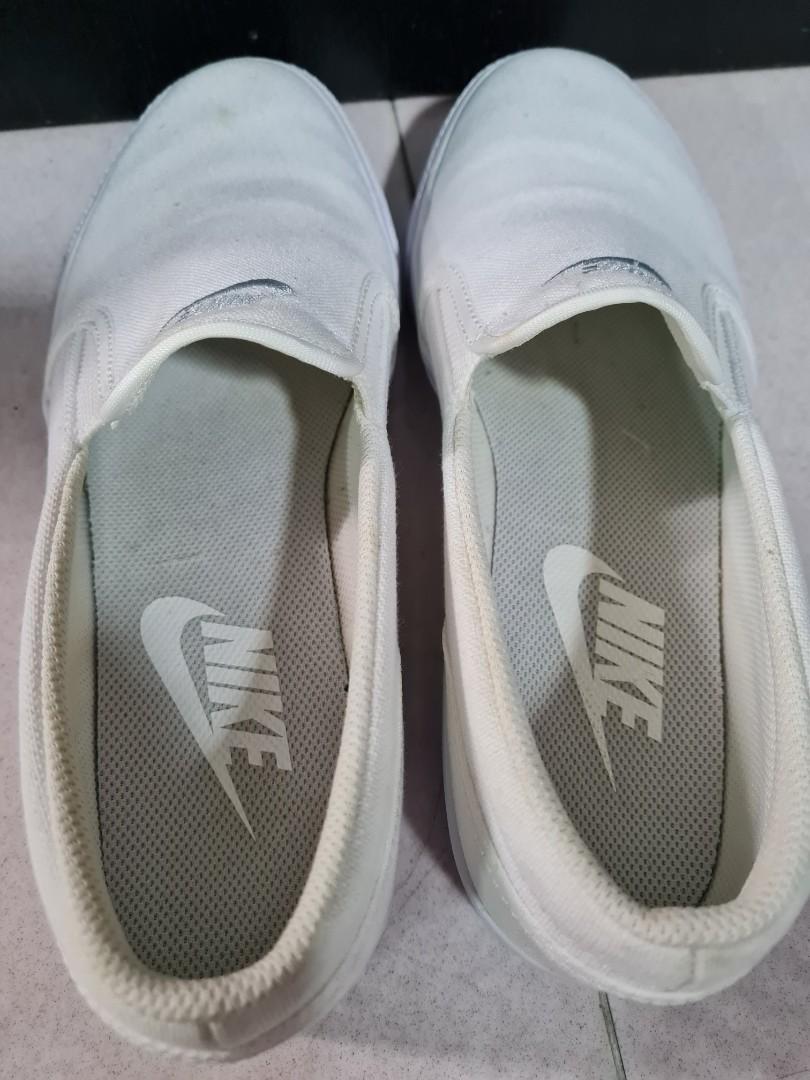 white nike boat shoes