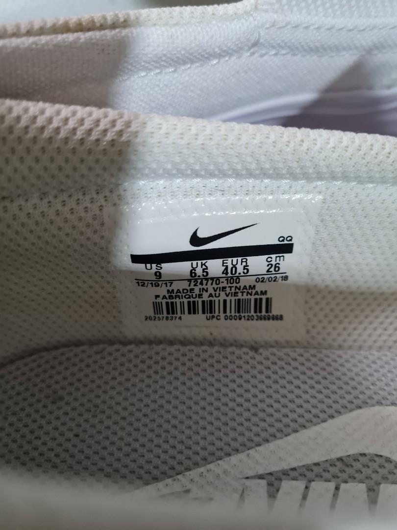 white nike boat shoes