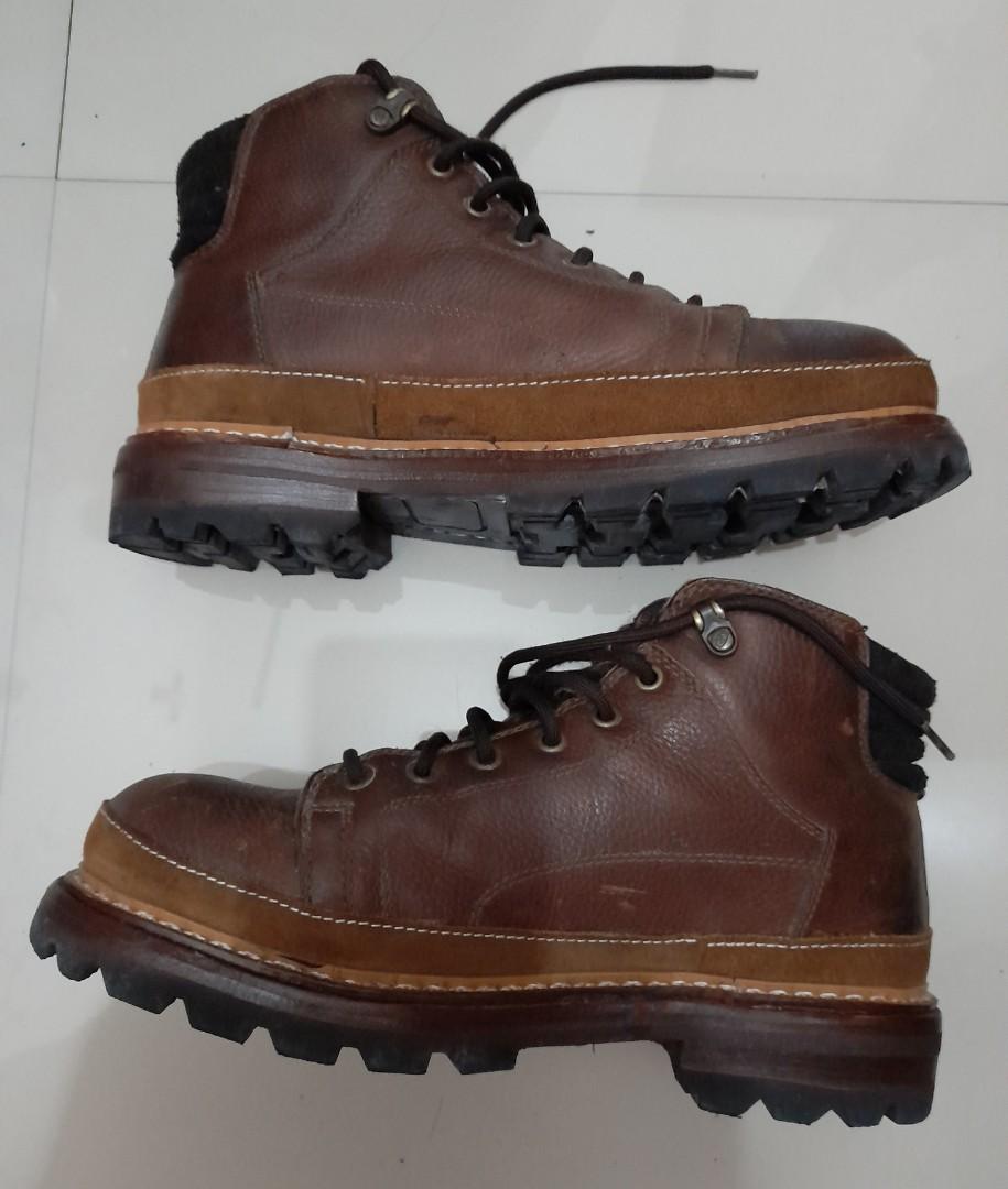 Sketchers work boots (Category: Boots) located in Mandaluyong City. Submitted by guwaly888 (Listing ID 1141048117, Image 3). Description: Sketchers work boots genuine leather imported bought in USA good for heavy duty use oil resistant sole fits 10 shoe size.